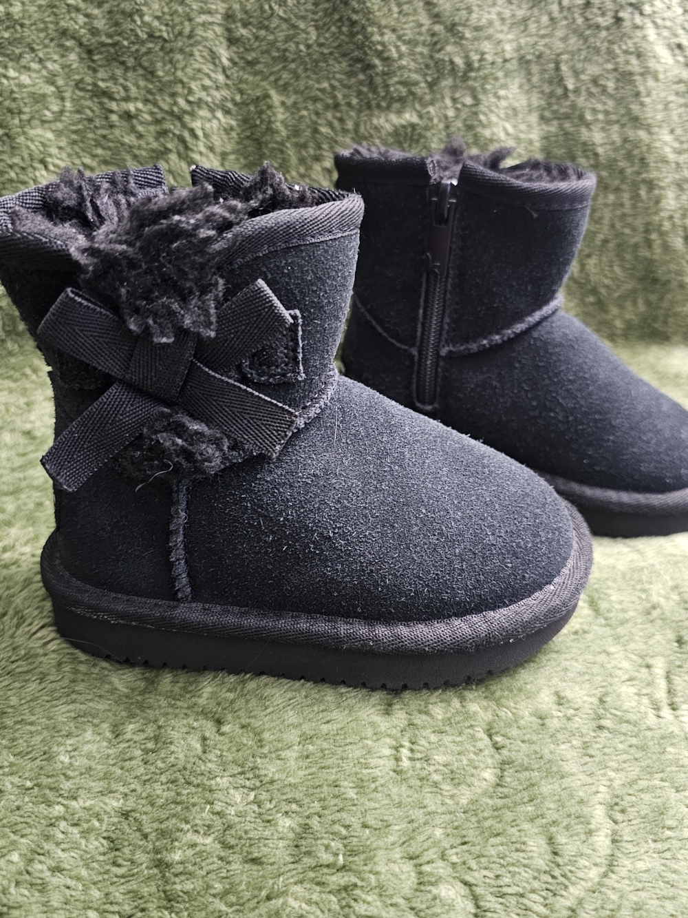 Koolaburra By Ugg Size 5 Toddler Winter Fashion Boots Soft Inside Suede Outside